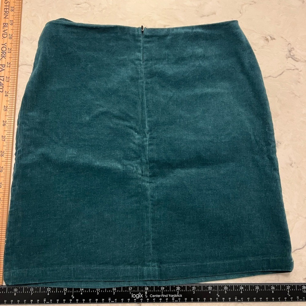 Simplee Dark Green Corduroy Embroidered Floral Mini Skirt Boho Folk Size M - Picture 2 of 3